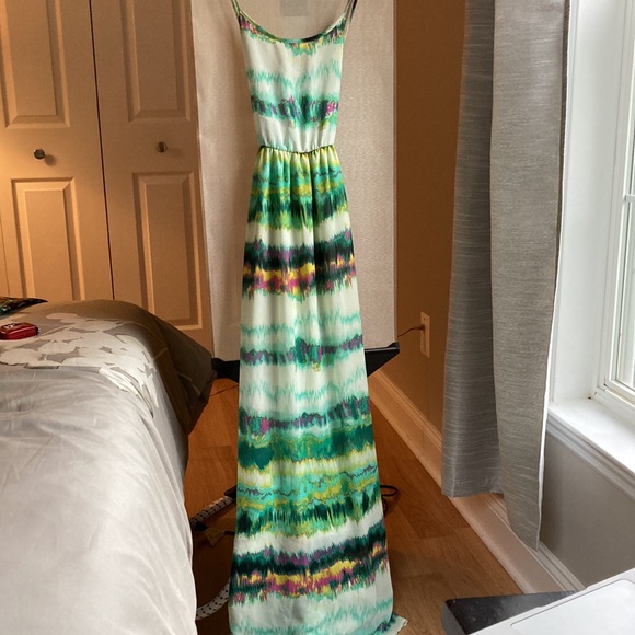 Chris & Carol Criss Cross/Low Back Maternity Dress - Picture 7 of 8